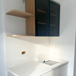 Mobilier bucătărie NORVINIA, cu blat din cuarț compozit