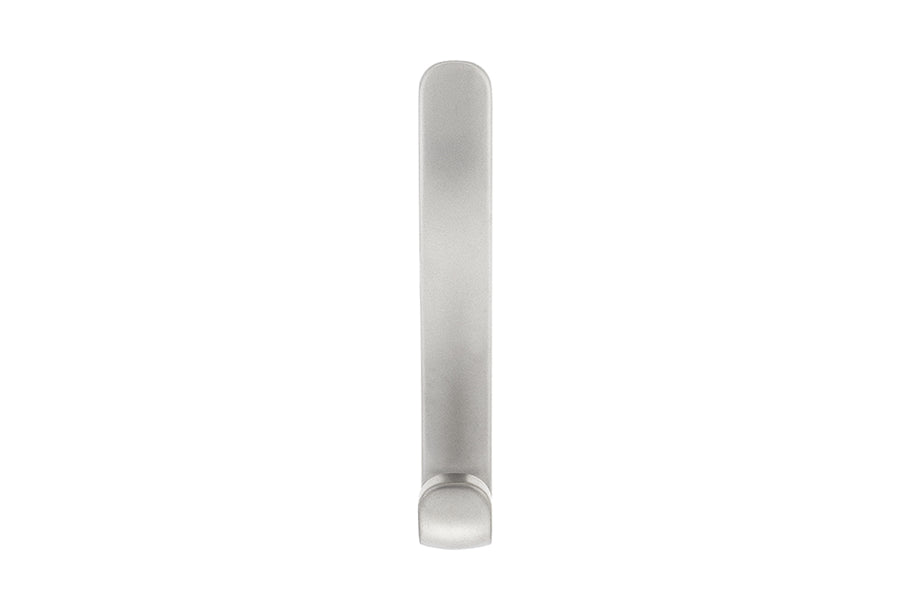 Agățătoare dublă Tulip Iwo – nichel satinat, finisaj mat, H135 mm, 2 cârlige, zamac, montaj frontal, șuruburi M4 incluse