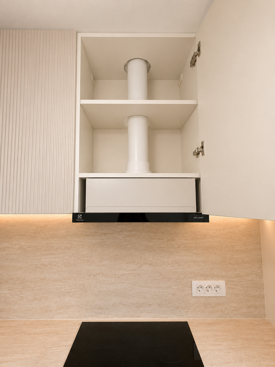 Mobilier de bucătărie NORVINIA, cu fronturi din MDF termoformat, blat termorezistent EGGER și mânere tip profil GOLA