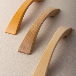Mâner pentru mobilier Tulip Berga – fag lăcuit, lemn, interax 128 mm