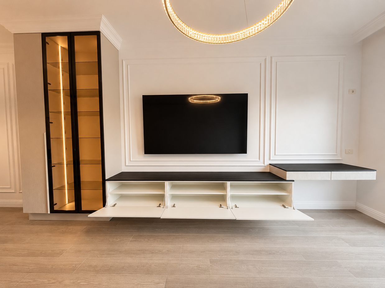 Mobilier pentru living din MDF termoformat cu vitrină și zonă de depozitare realizat la comandă de NORVINIA