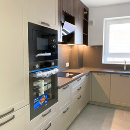 Mobilier pentru bucătărie NORVINIA, cu blat din cuarț compozit și chiuvetă montată sub blat