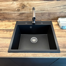 Mobilier de bucătărie NORVINIA, cu fronturi din MDF termoformat, blat termorezistent și mânere tip profil GOLA