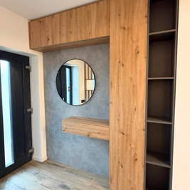 Mobilier pentru hol cu oglindă realizat la comandă de NORVINIA