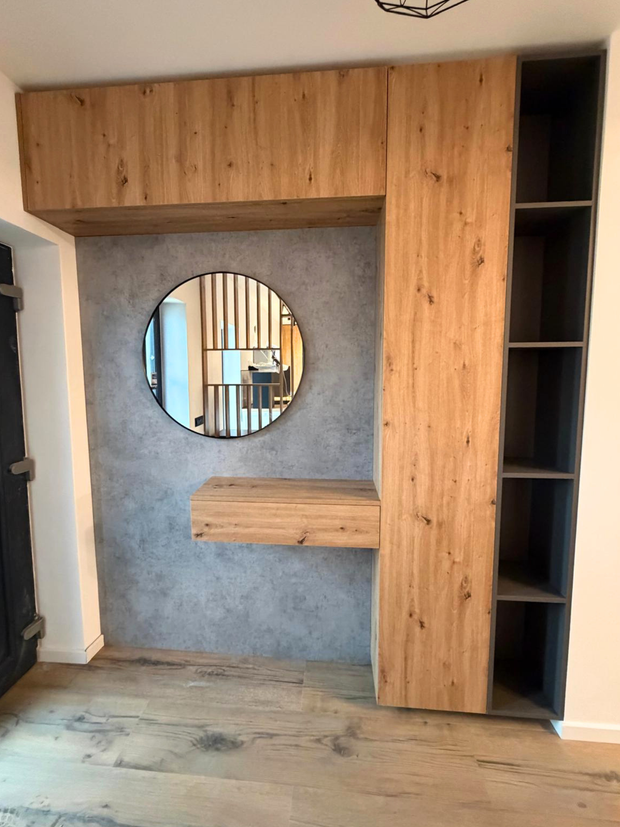 Mobilier pentru hol cu oglindă realizat la comandă de NORVINIA