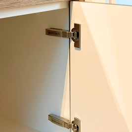 Mobilier pentru baie realizat la comandă de NORVINIA din MDF temoformat