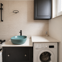 Mobilier pentru baie realizat la comandă de NORVINIA din MDF temoformat cu blat din cuarț compozit