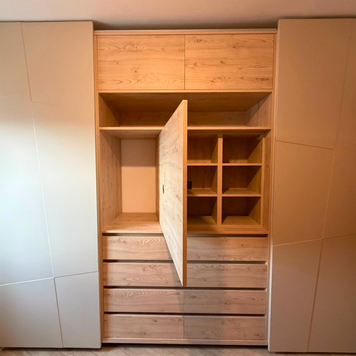 Mobilier la comandă (dulap) pentru dormitor