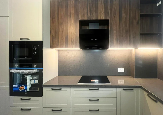 Mobilier pentru bucătărie NORVINIA, cu blat din cuarț compozit și chiuvetă montată sub blat