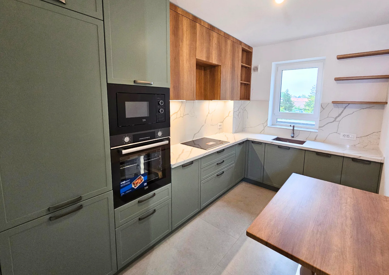 Mobilier bucătărie NORVINIA, cu blat din cuarț compozit și chiuvetă montată sub blat