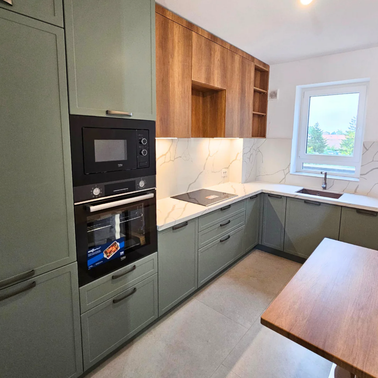 Mobilier bucătărie NORVINIA, cu blat din cuarț compozit și chiuvetă montată sub blat