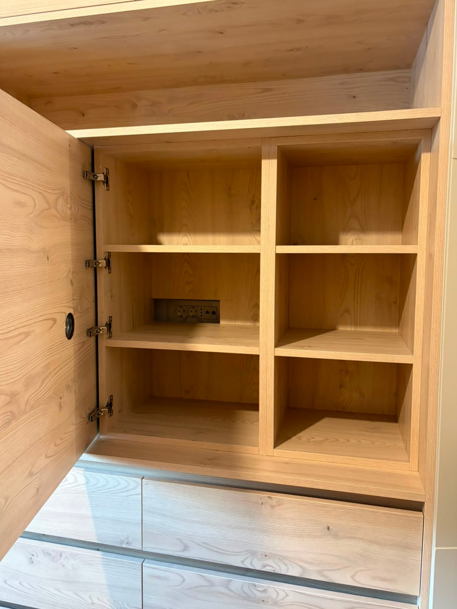 Mobilier la comandă (dulap) pentru dormitor