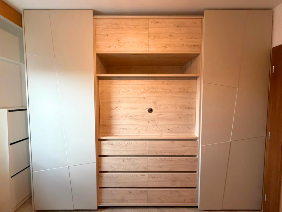 Mobilier la comandă (dulap) pentru dormitor