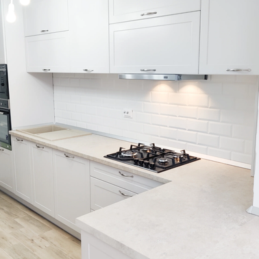 Mobilă de bucătărie NORVINIA cu blat termorezistent și fronturi din MDF termoformat