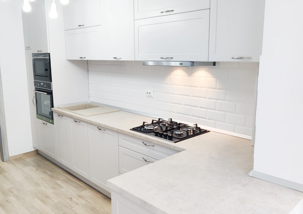 Mobilă de bucătărie NORVINIA cu blat termorezistent și fronturi din MDF termoformat