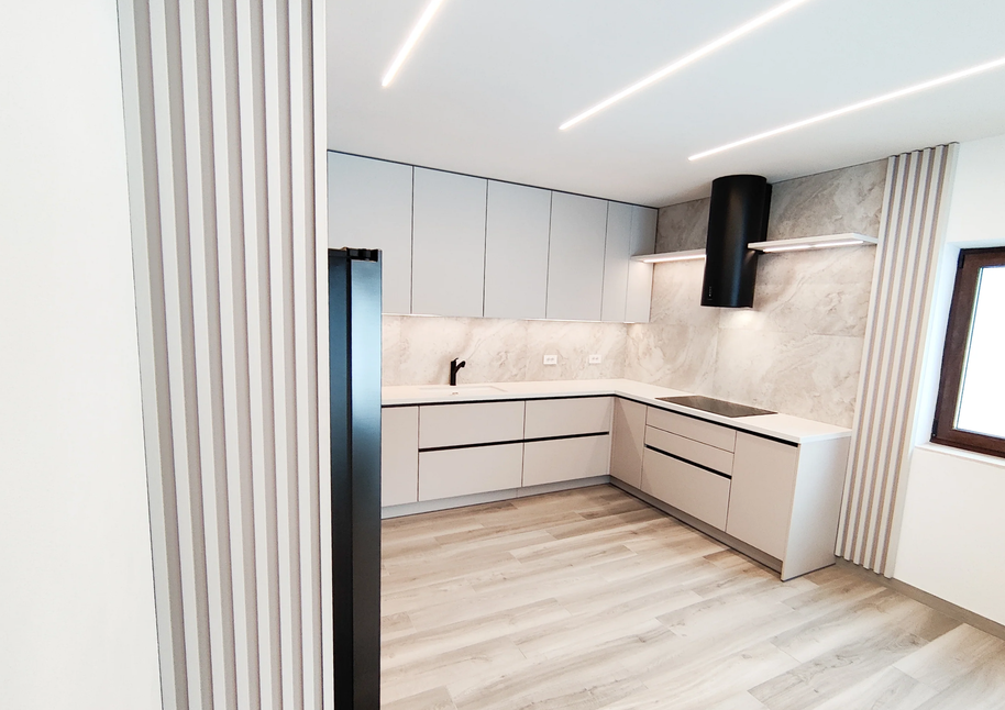 Mobilă de bucătărie fabricată la comandă de Norvinia cu blat din cuarț compozit, mobilier din MDF termoformat