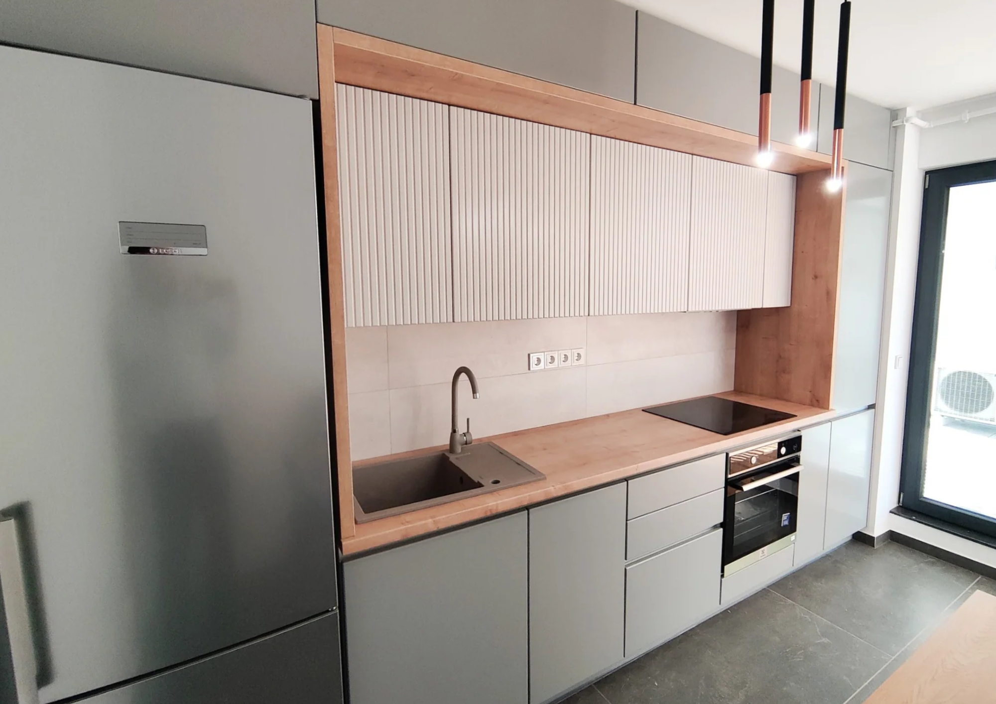 Mobilă bucătărie fabricată la comandă de NORVINIA din MDF termoformat