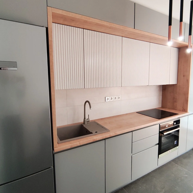 Mobilă bucătărie fabricată la comandă de NORVINIA din MDF termoformat