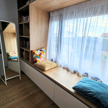 Mobilier la comandă pentru dormitor, zonă fereastră, NORVINIA