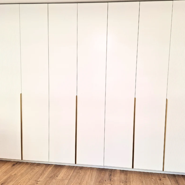 Dressing alb cu accente aurii realizat la comandă de NORVINIA