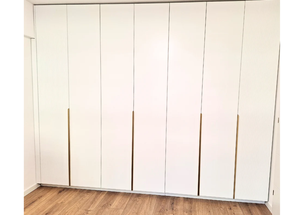 Dressing alb cu accente aurii realizat la comandă de NORVINIA