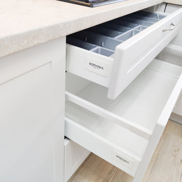 Mobilă de bucătărie NORVINIA cu blat termorezistent și fronturi din MDF termoformat