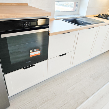 Mobilă bucătărie fabricată la comandă de NORVINIA din MDF termoformat