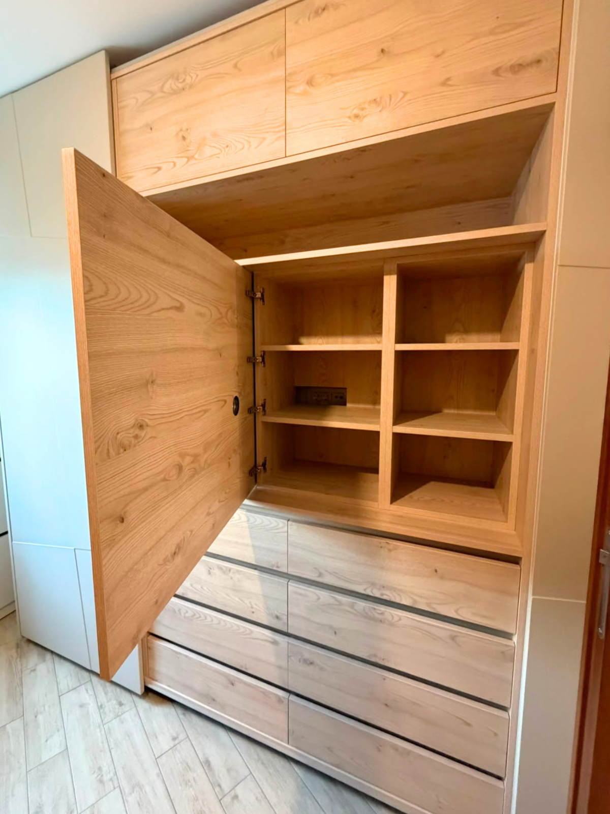 Mobilier la comandă (dulap) pentru dormitor