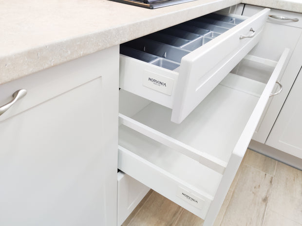 Mobilă de bucătărie NORVINIA cu blat termorezistent și fronturi din MDF termoformat