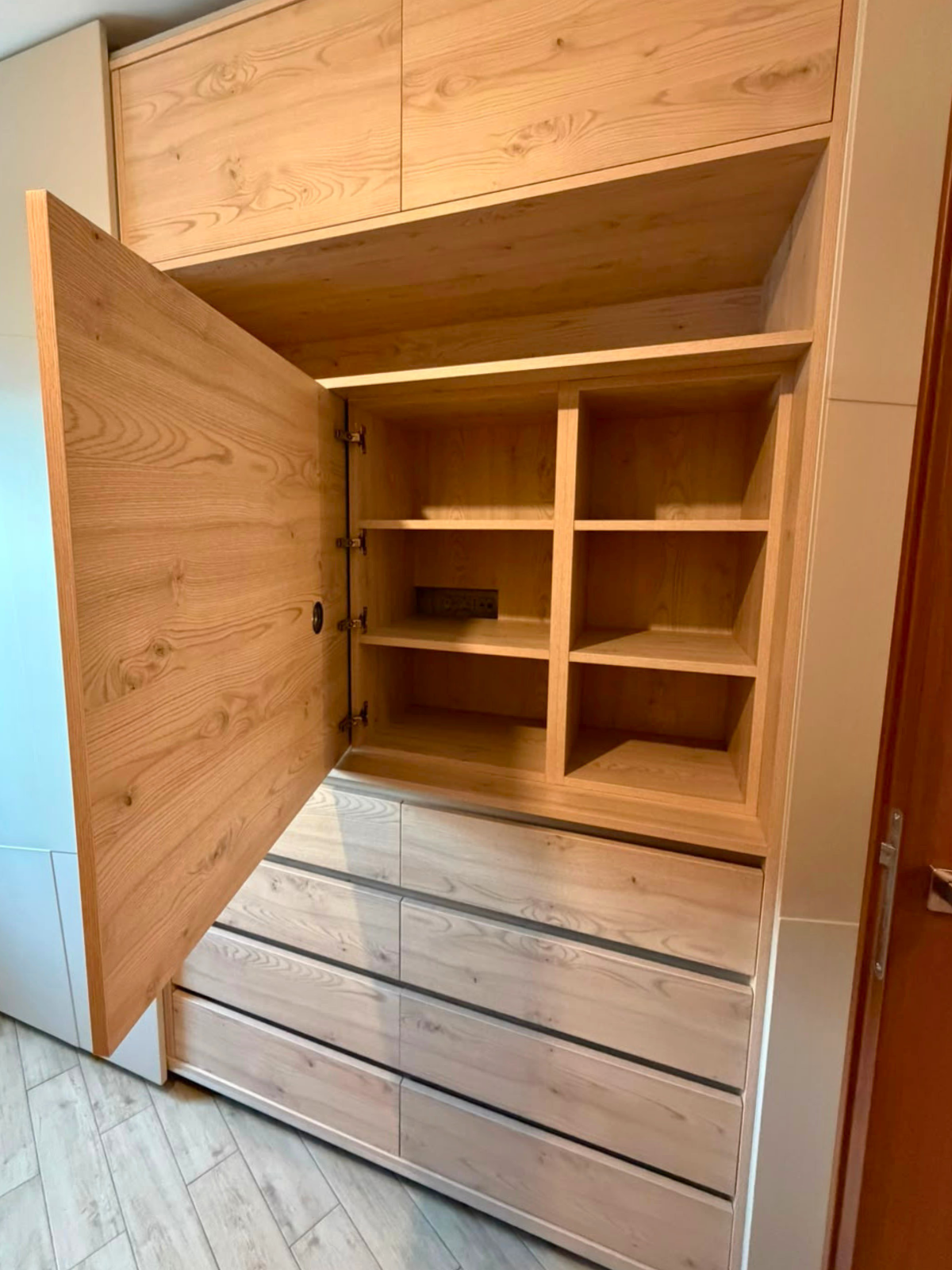 Mobilier la comandă (dulap) pentru dormitor
