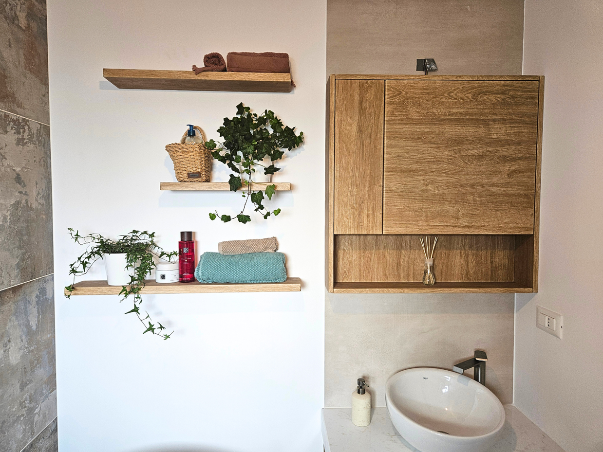 Mobilier pentru baie realizat la comandă de NORVINIA