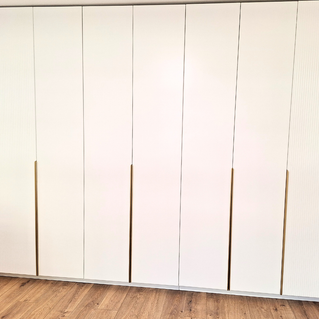 Dressing alb cu accente aurii realizat la comandă de NORVINIA