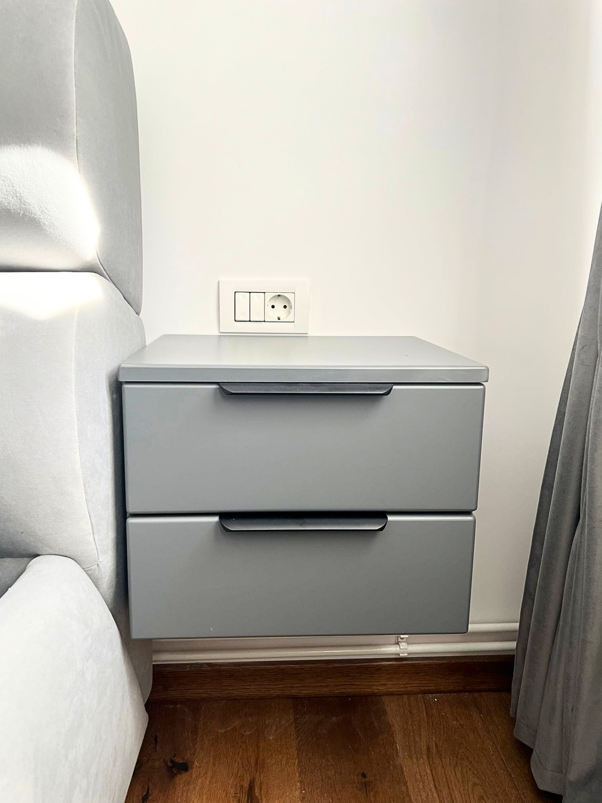 Mobilier la comandă pentru dormitor, din MDF termoformat - comodă, dressing, noptiere