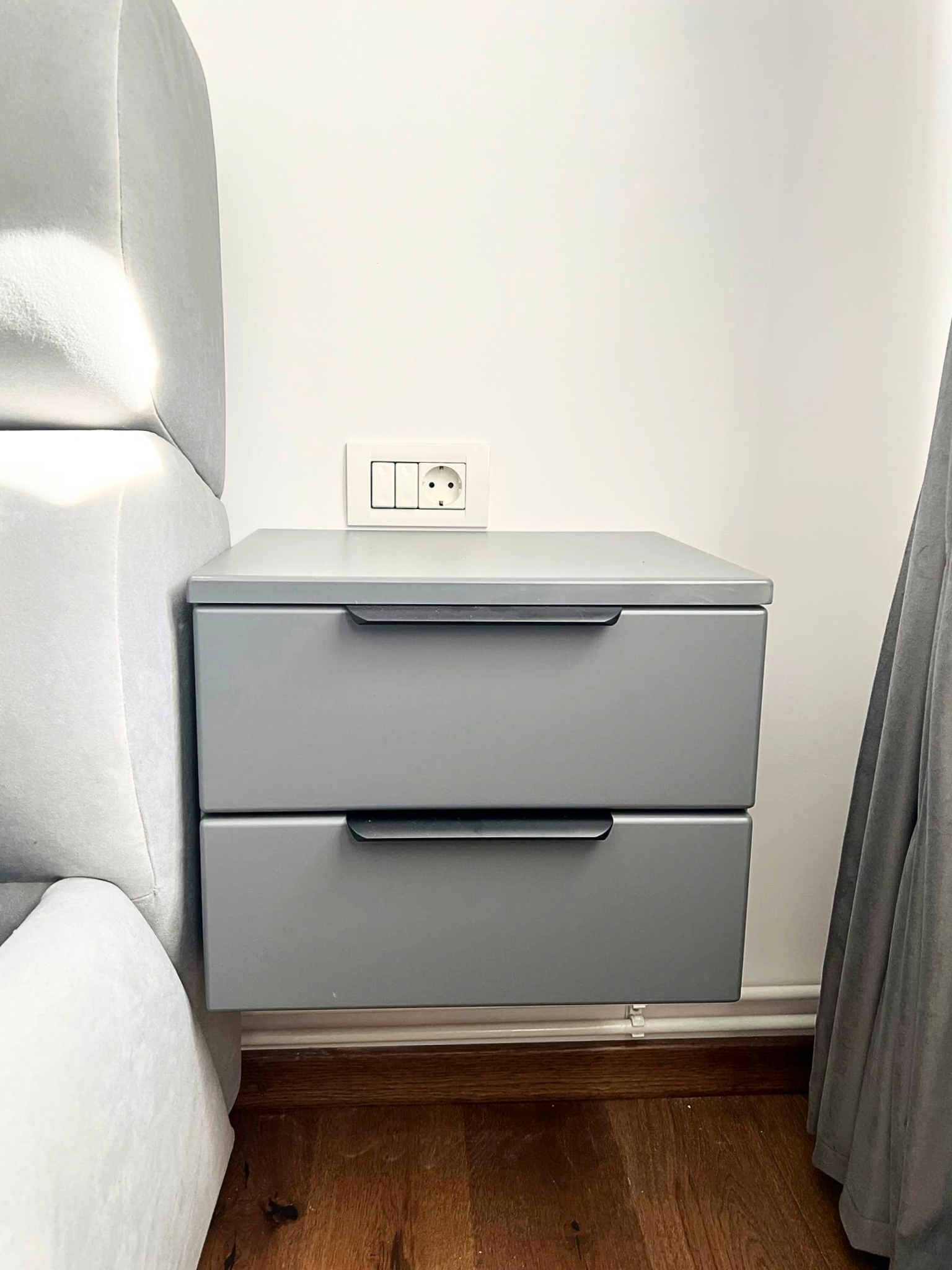 Mobilier la comandă pentru dormitor, din MDF termoformat - comodă, dressing, noptiere