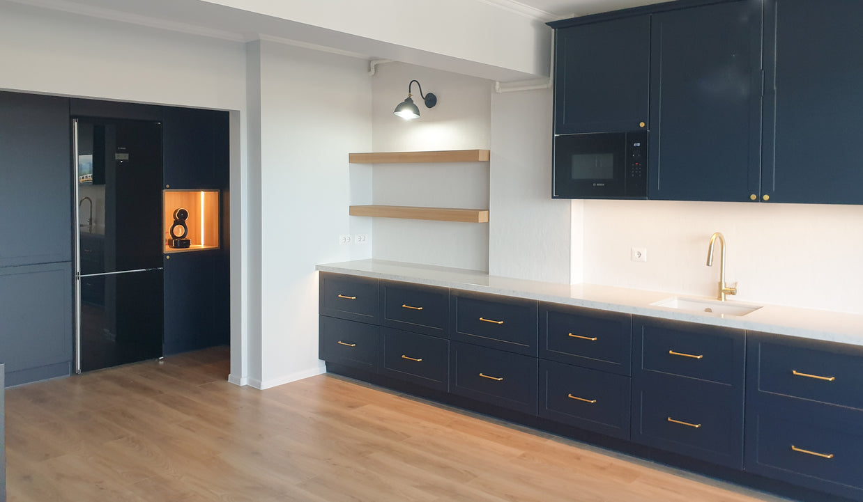 Mobilă de bucătărie NORVINIA cu blat din cuarț compozit și chiuvetă montată sub blat