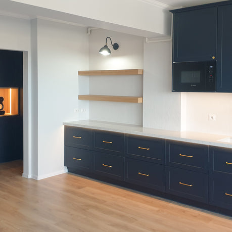 Mobilă de bucătărie NORVINIA cu blat din cuarț compozit și chiuvetă montată sub blat