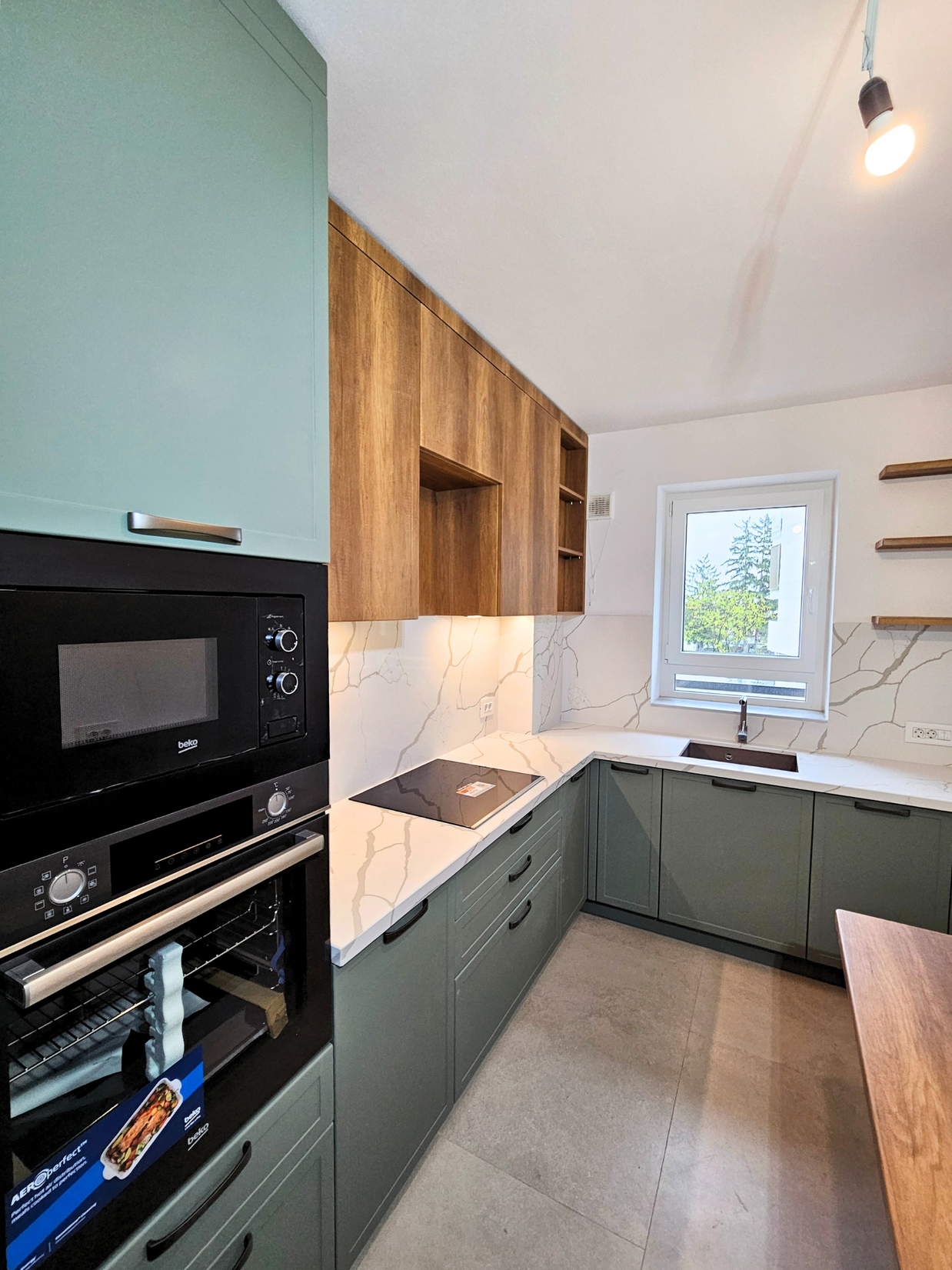 Mobilier bucătărie NORVINIA, cu blat din cuarț compozit și chiuvetă montată sub blat