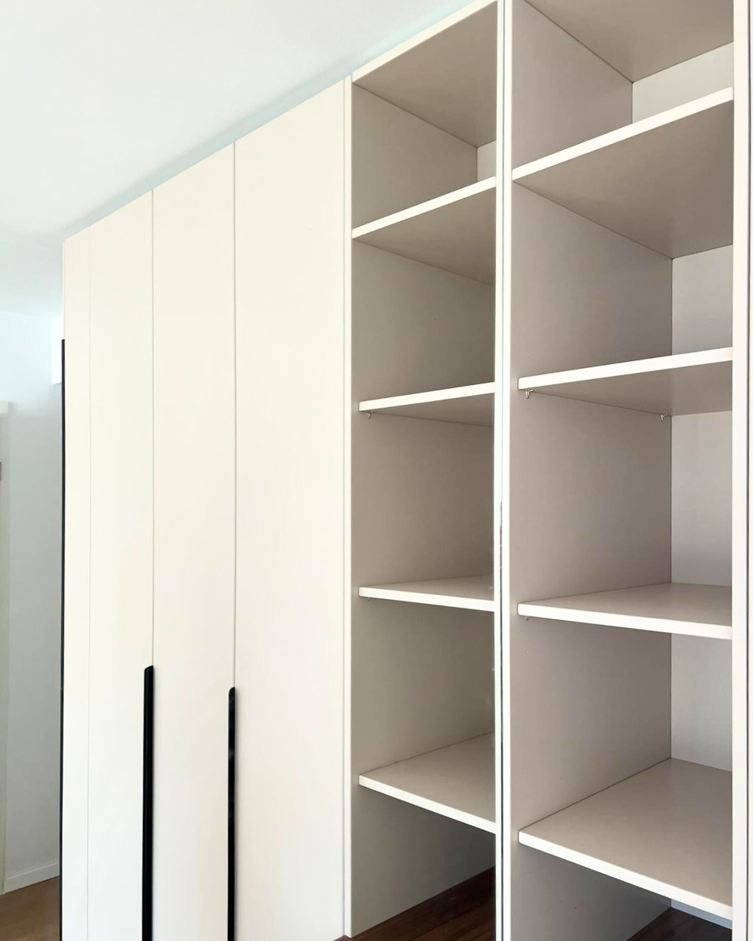 Mobilier la comandă pentru dormitor NORVINIA