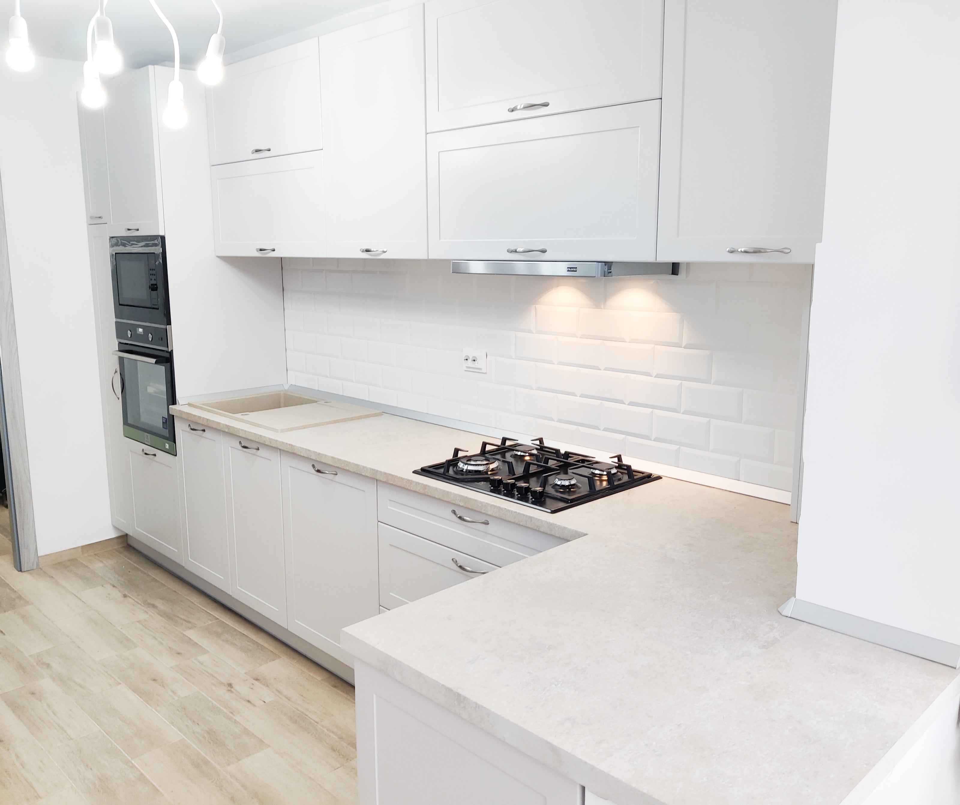 Mobilă de bucătărie NORVINIA cu blat termorezistent și fronturi din MDF termoformat