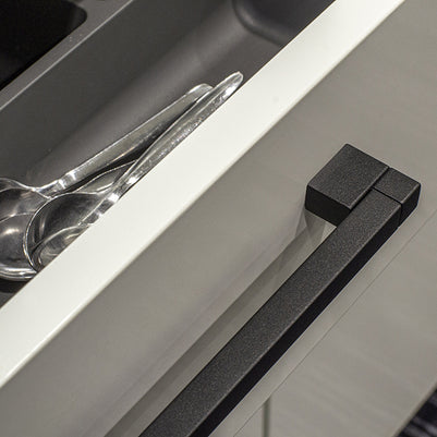 Mâner pentru mobilier Tulip Resina – negru mat, zamac, interax 128 mm