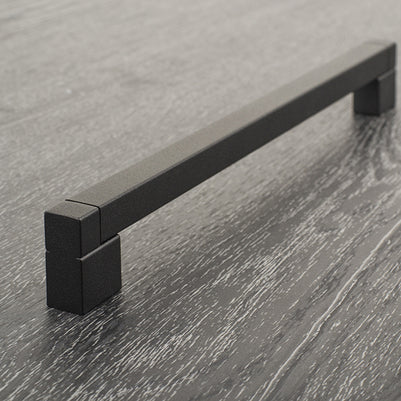 Mâner pentru mobilier Tulip Resina – negru mat, zamac, interax 128 mm