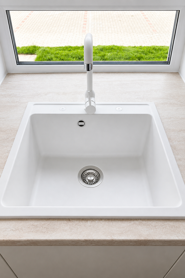 Mobilier de bucătărie NORVINIA, cu fronturi din MDF termoformat, blat termorezistent EGGER și mânere tip profil GOLA
