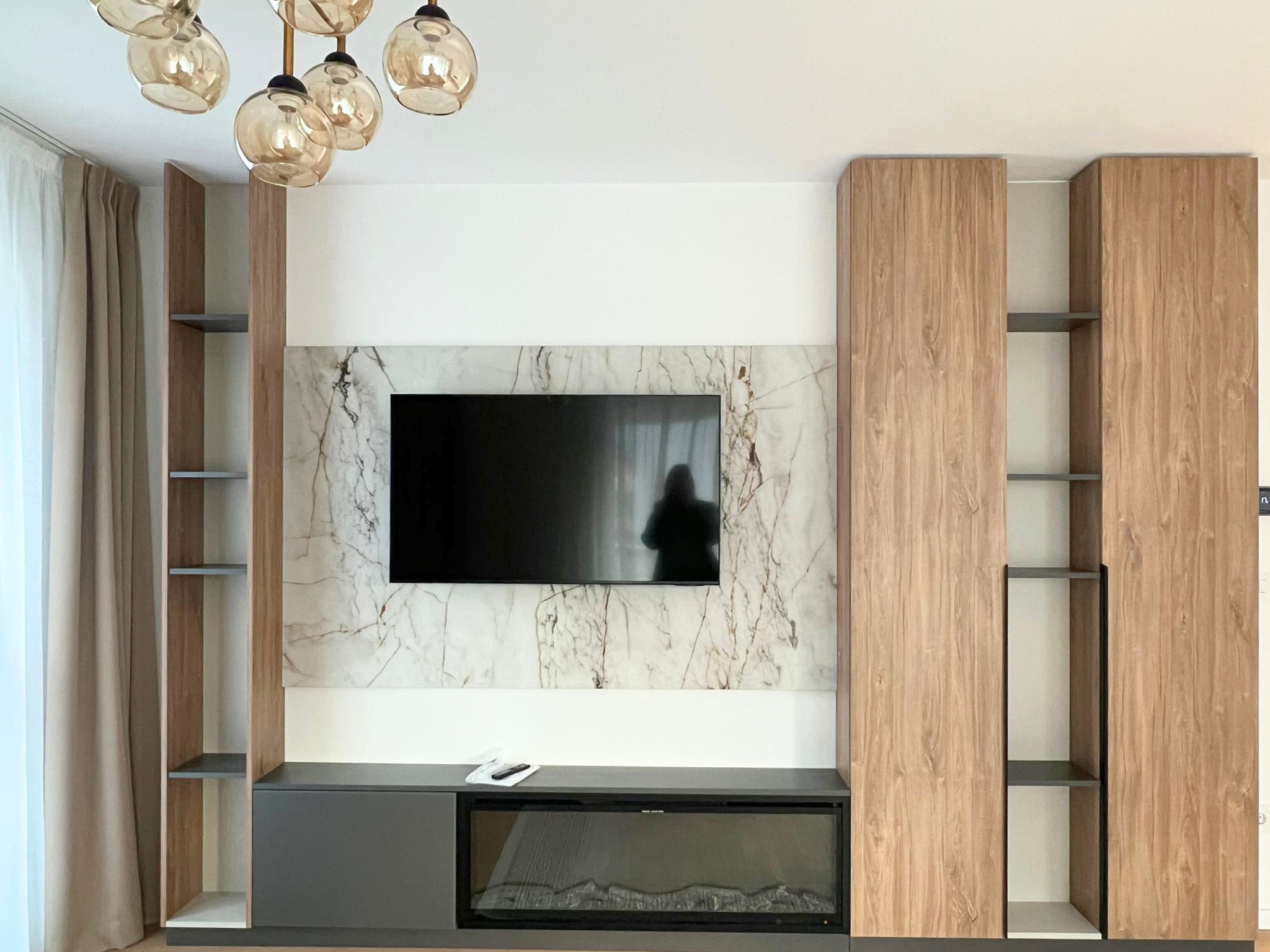 Mobilier pentru living realizat la comandă de NORVINIA