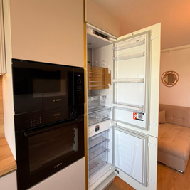 Mobilier din MDF termoformat cu blat din termorezistent și mânere tip profil GOLA