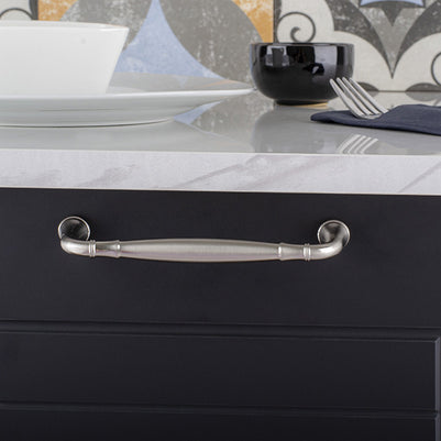 Buton mobilier Turia – crom satinat, rotund, 32×20 mm, cu șurub