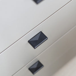 Buton pentru mobilă Tulip Envel 32 – auriu periat, zamac (rectangular)