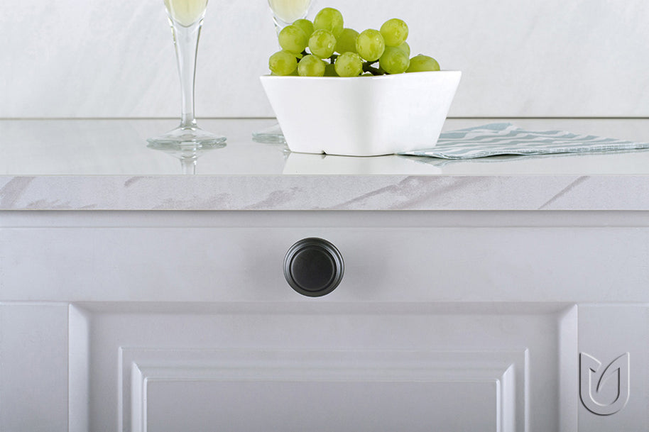 Buton mobilier Tulip Turia – alamă antichizată (antique brass), rotund, Ø32 mm, cu șurub