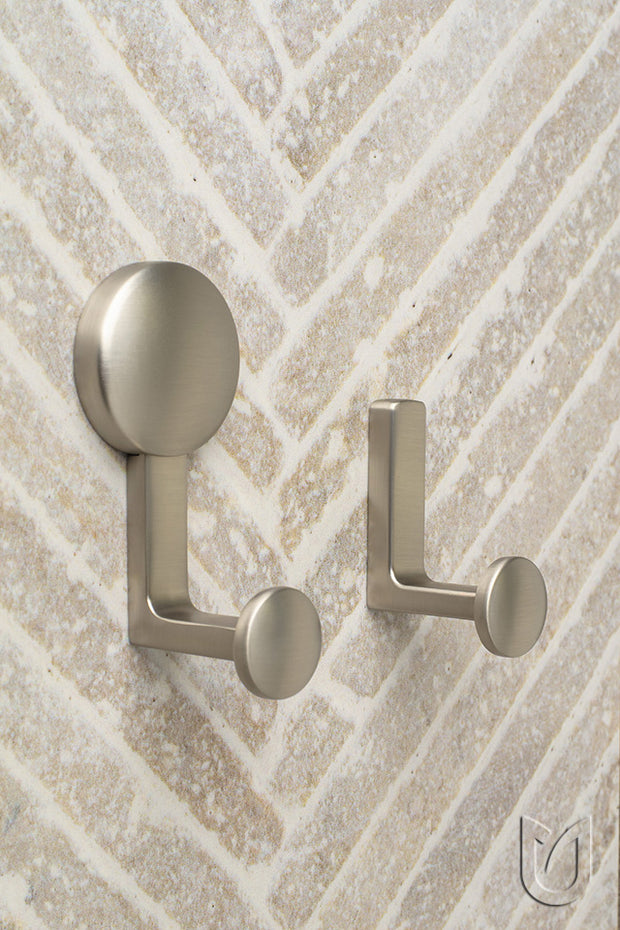 Agățătoare pentru cuier Tulip Gant XL – nichel periat, 1 agățătoare, zamac, montaj frontal (cu șuruburi incluse)