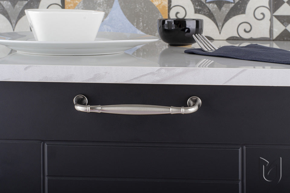 Buton mobilier Turia – nichel satinat, rotund, 32×20 mm, cu șurub