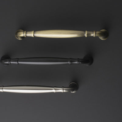 Buton mobilier Tulip Turia – alamă antichizată (antique brass), rotund, Ø32 mm, cu șurub